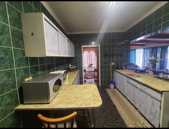 3 BEDROOM HOUSE FOR SALE IN VANDERBIJLPARK SE 6